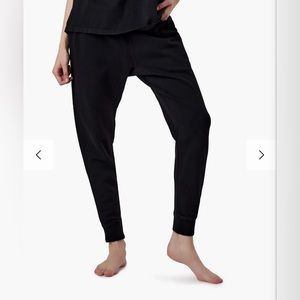 TKEES Core Sport Fleece Jogger - Size 2 (Medium) - NWT Never Worn